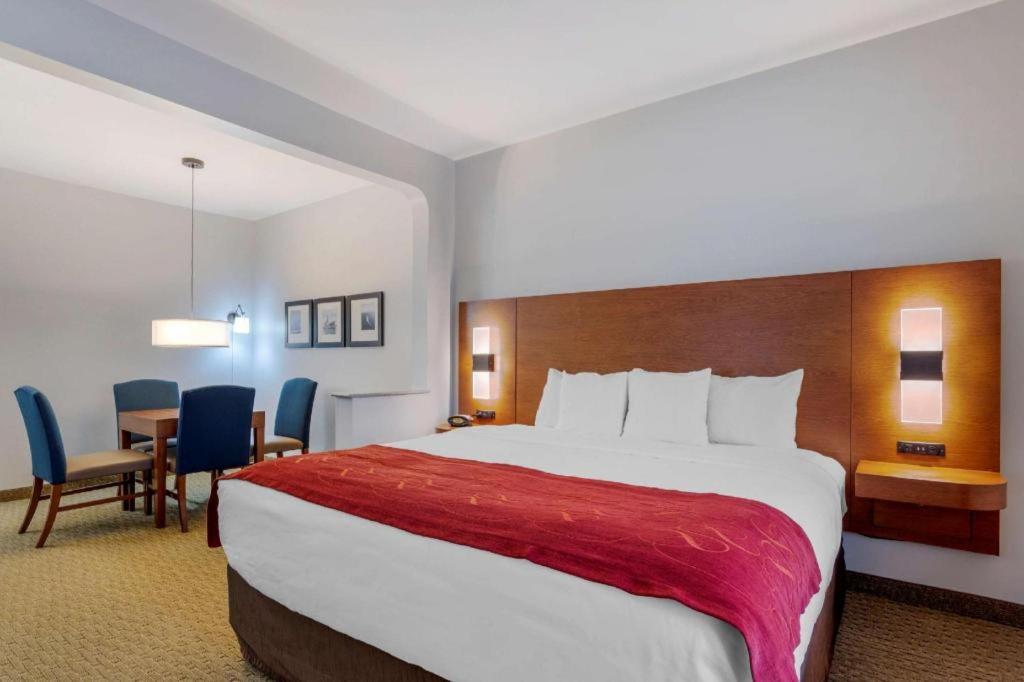 Comfort Suites Ла-Порт Екстер'єр фото