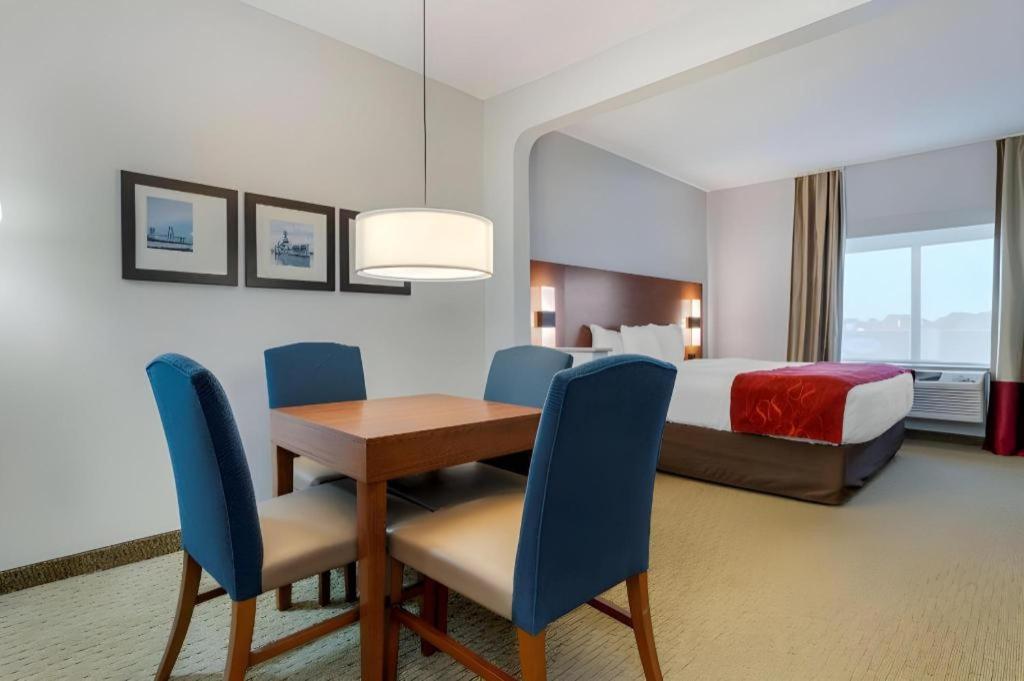Comfort Suites Ла-Порт Екстер'єр фото