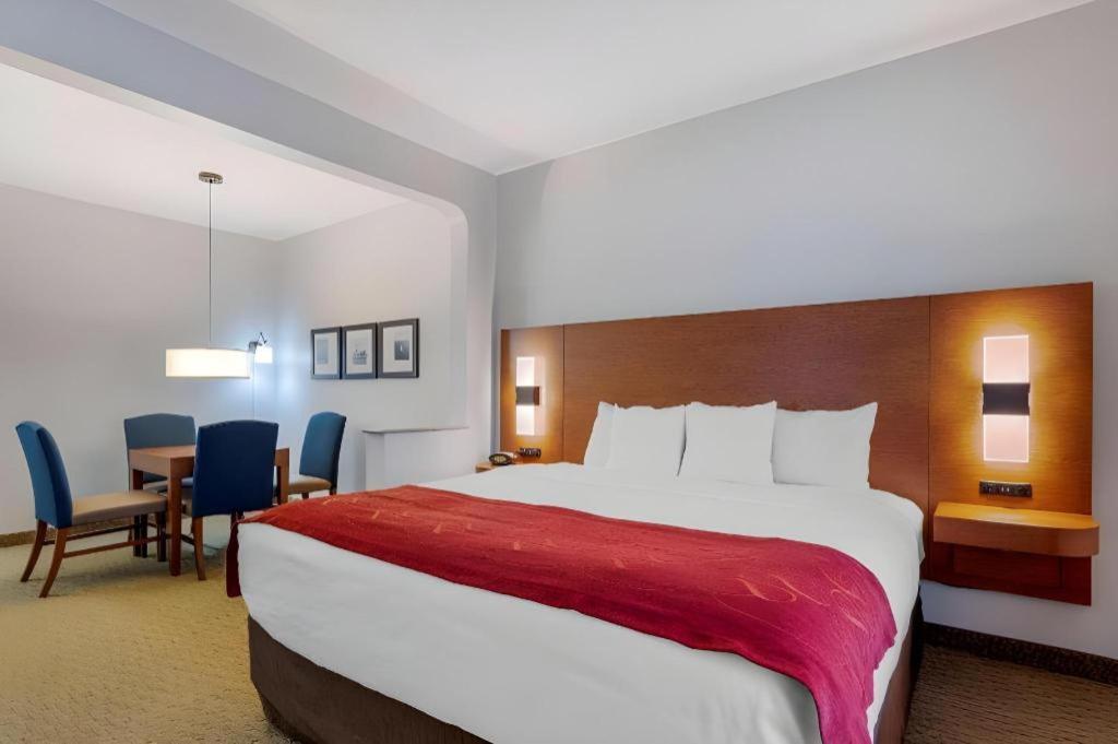 Comfort Suites Ла-Порт Екстер'єр фото