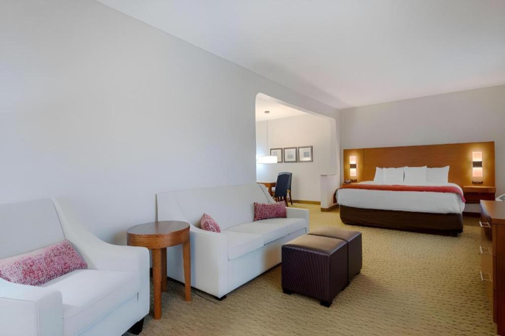 Comfort Suites Ла-Порт Екстер'єр фото