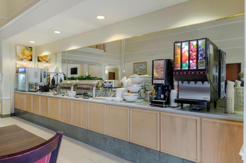 Comfort Suites Ла-Порт Екстер'єр фото